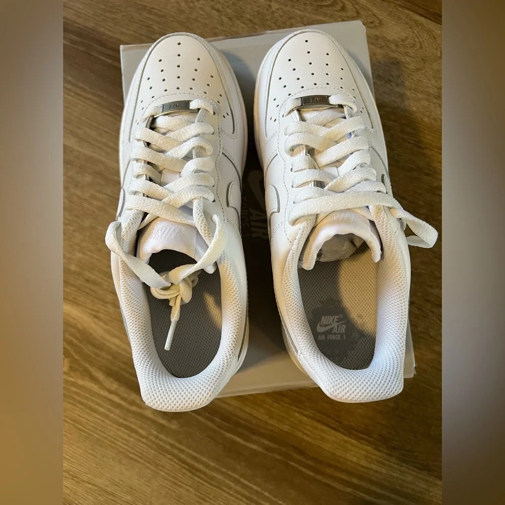 NEW Nike Air Force 1 ’07 – Women’s 7.5 — Men’s Size 6 – All White – Box Included - Picture 8 of 10